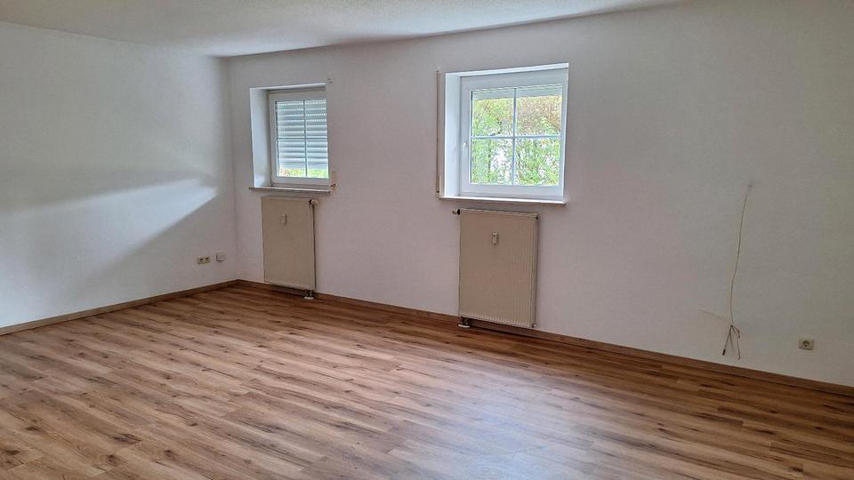 Etagenwohnung Schierling - 3 Zimmer, 90 m&sup2;, 600&euro; | Angebot:26147914