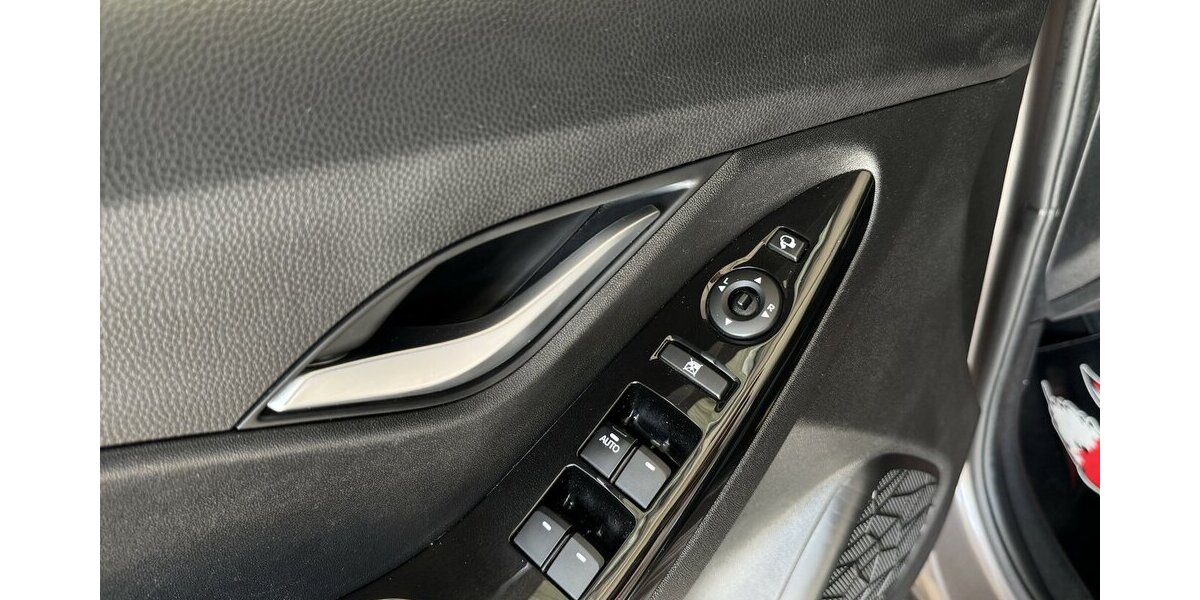 Hyundai ix20 FIFA world Cup Edition Automatik/LEDER/AHK/ 59.985 km 10.990 &euro; Leipzig 04347