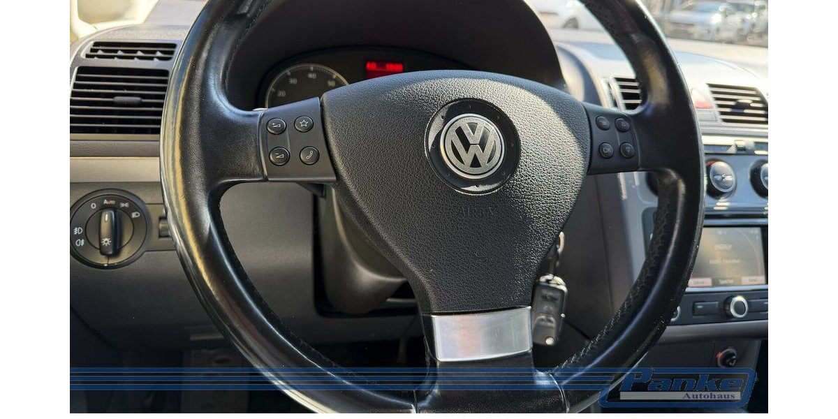 VW Touran Freestyle 1.4 DSG*SHZ*AHK*PDC*AUX* 193.614 km 4.990 &euro; Berlin 13187