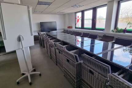 Büro in Krefeld 2.660 € 380 m²