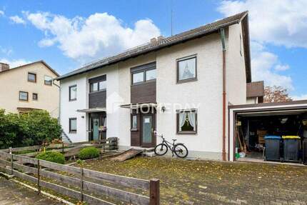 Großzügige Doppelhaushälfte mit Potenzial und Loggia in ruhiger Lage 4 zimmer