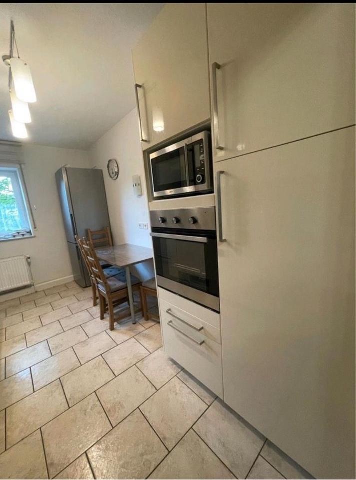 4-Zimmer Wohnung mit zwei Balkonen zu Verkaufen zimmer
