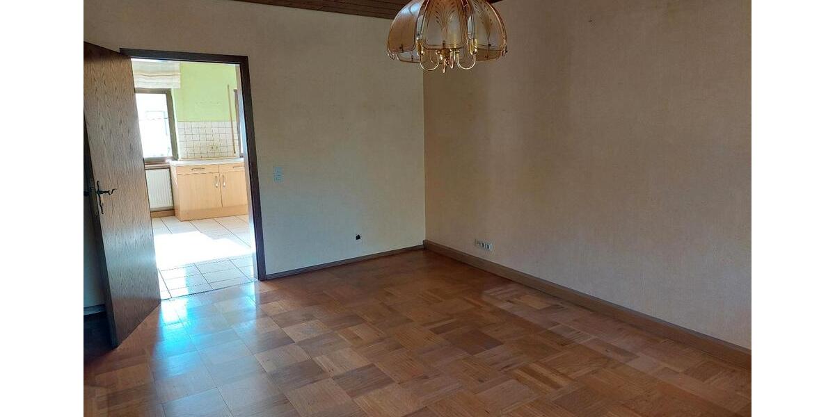 Reihenhaus Überherrn - 7 Zimmer, 204 m&sup2;, 300.000&euro; | Angebot:27208119