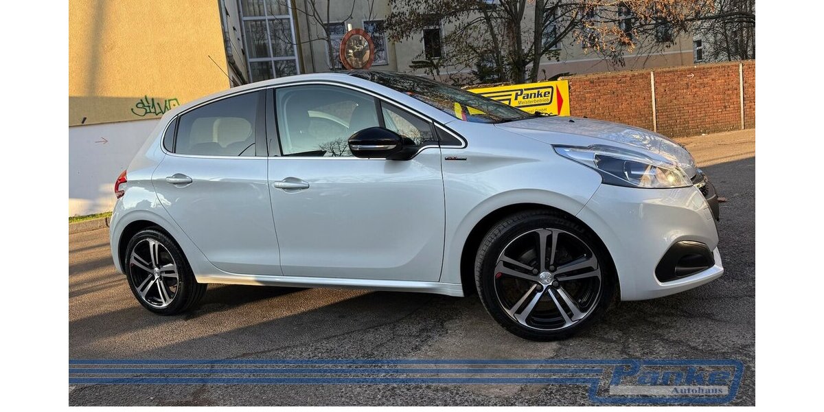 Peugeot 208 Allure*GT-Line*Pano*U-Connect*SHZ*R-Cam* 156.392 km 8.280 &euro; Berlin 13187