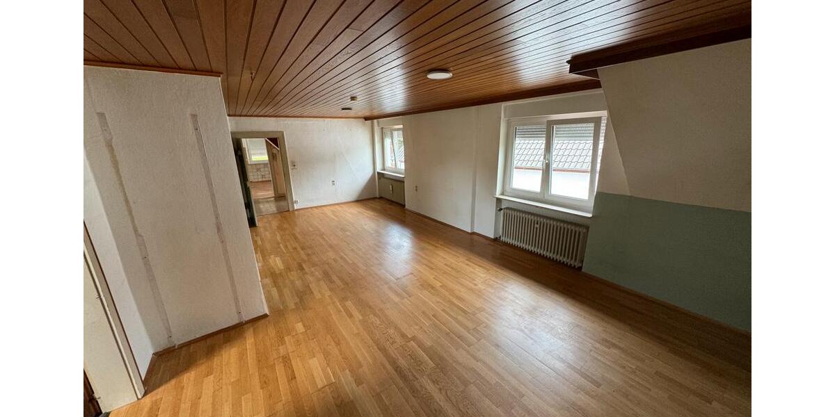 Einfamilienhaus Wolfstein - 8 Zimmer, 180 m&sup2;, 1.050&euro; | Angebot:26356081