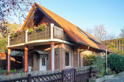 Gemütliches Einfamilienhaus mit Kamin, Doppelgarage und Erweiterungspotenzial - Haus Porta Westfalica | Angebot:19439640