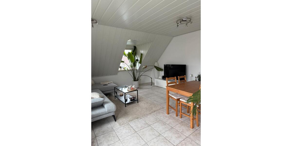 Dachgeschoßwohnung Grafenrheinfeld - 3 Zimmer, 85 m&sup2;, 800&euro; | Angebot:26696379