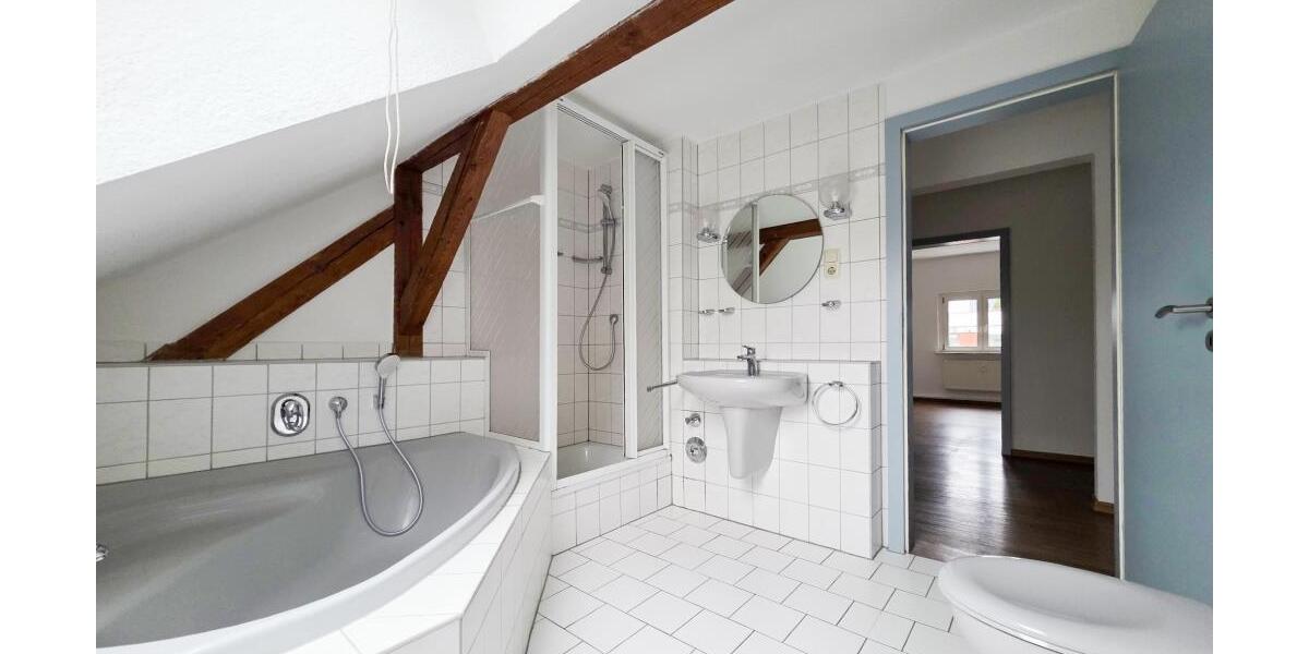 Schöne 3 Raum-Dachgeschoss Whg. mit Eckbadewanne - Dachgeschoßwohnung Gera Ostviertel | Angebot:26335591