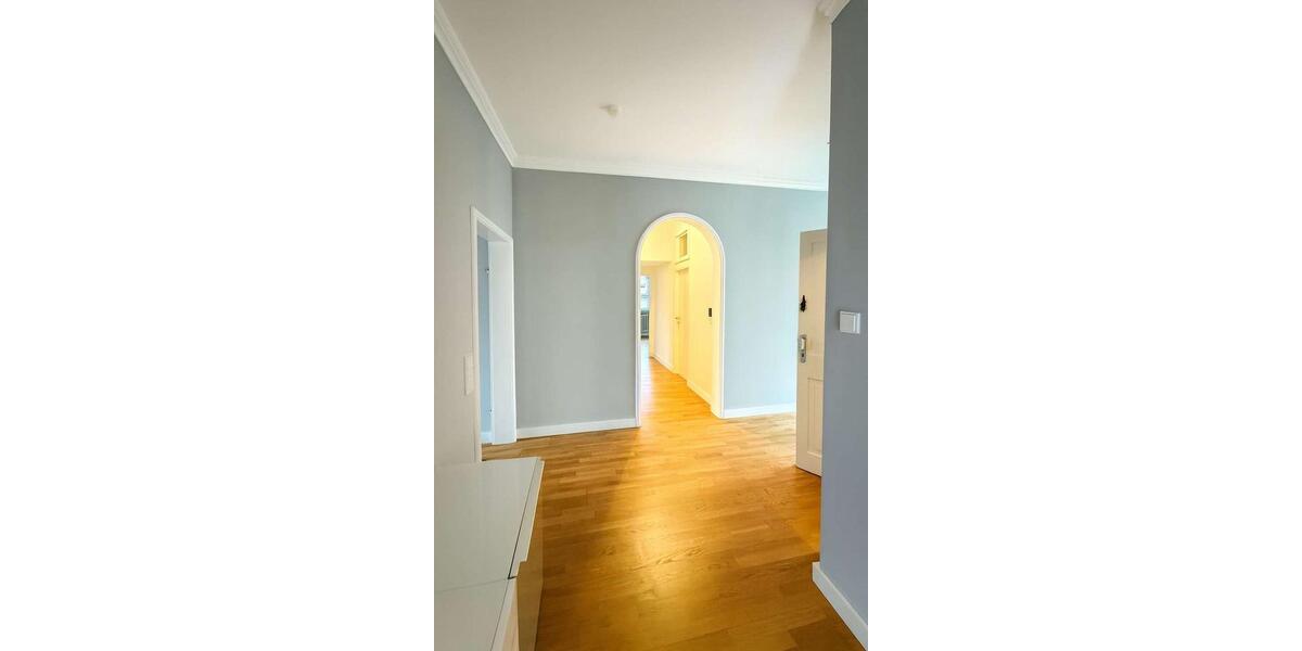 Großzügige 4-Zimmer-Wohnung mit Blick auf Schloss und Neckar – umfassend saniert 4 zimmer