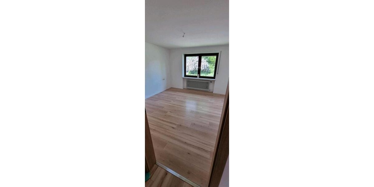 Erdgeschoßwohnung Eggenfelden - 4 Zimmer, 132 m&sup2;, 1.300&euro; | Angebot:26620643