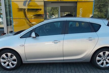 Opel Astra 67.095 km 9.490 &euro; Brunsbüttel 25541