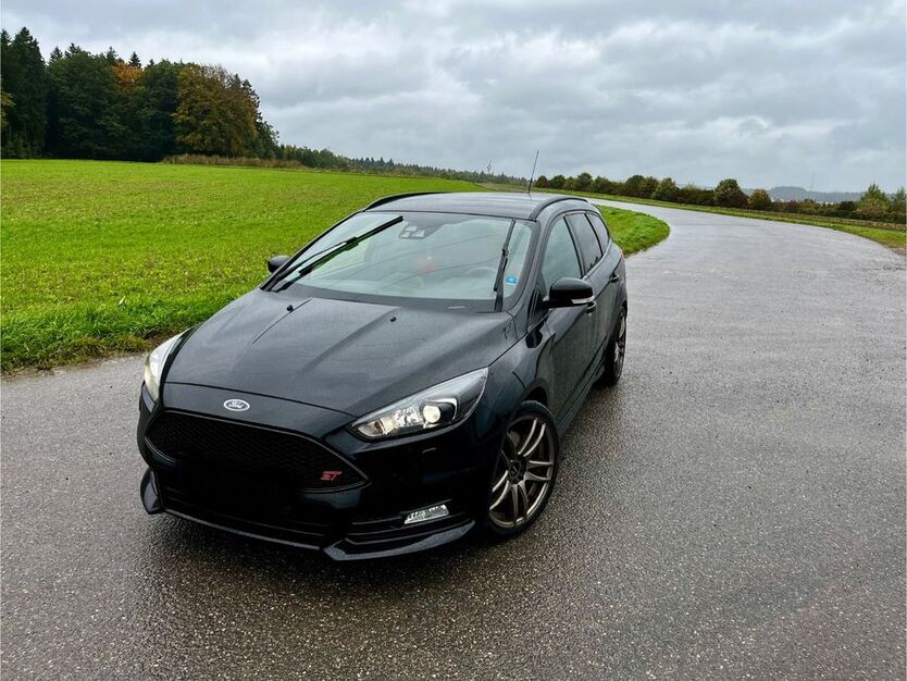 Ford Focus 88.600 km 16.800 € Waldbrunn 69429