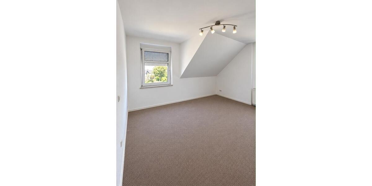 Dachgeschoßwohnung Crinitz - 3 Zimmer, 92 m&sup2;, 560&euro; | Angebot:27634398