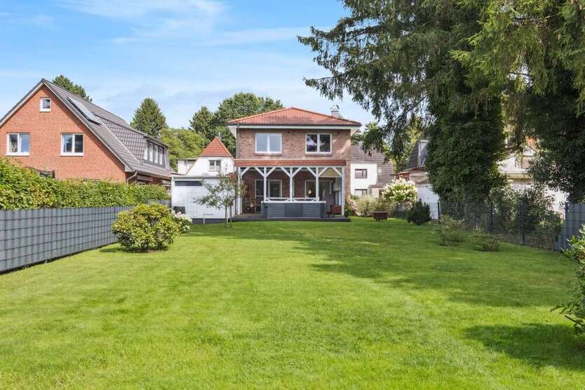 Haus zum Mieten in Hamburg 4.750 € 166 m²