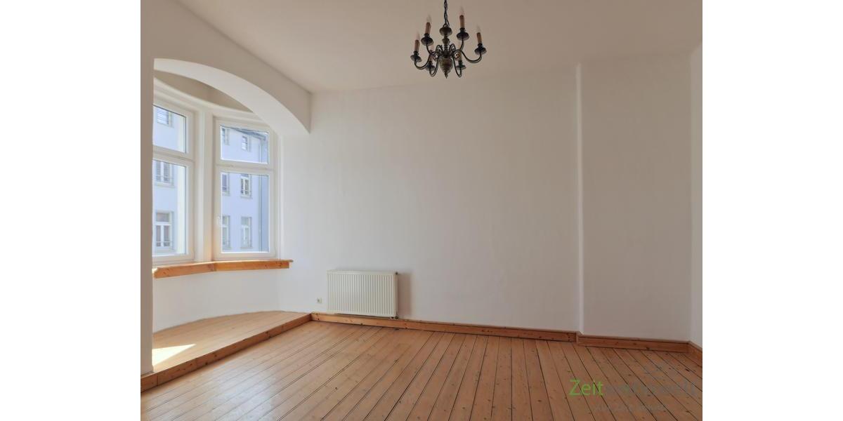 (12403_01) MGN: helle 2-Raum-Wohnung mit Parkett, Holzdielung, Stuckdecken, Balkon und Einbauküche in der Innenstadt - Etagenwohnung Meiningen | Angebot:25343658
