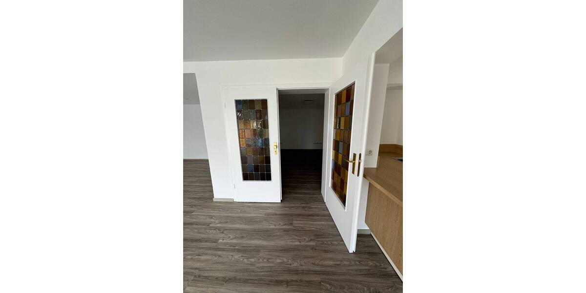 Sanierte 5 Zimmerwohnung in einer Doppelhaushälfte 5 zimmer