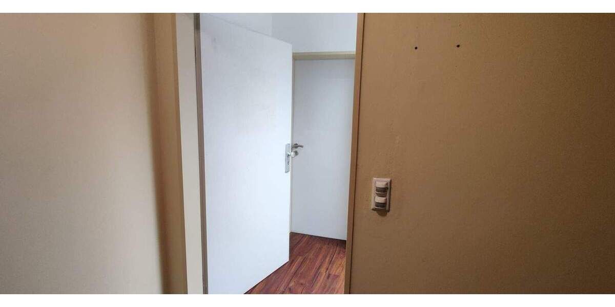 Heller Schreibtischplatz in Regensburg - zentrale Lage, 247 Zugang zimmer