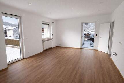 2,5-Zimmer-Wohnung (1. OG), 2023 kernsaniert, mit großem Westbalkon - OT Westerham - ab 01.04.2026 2 zimmer