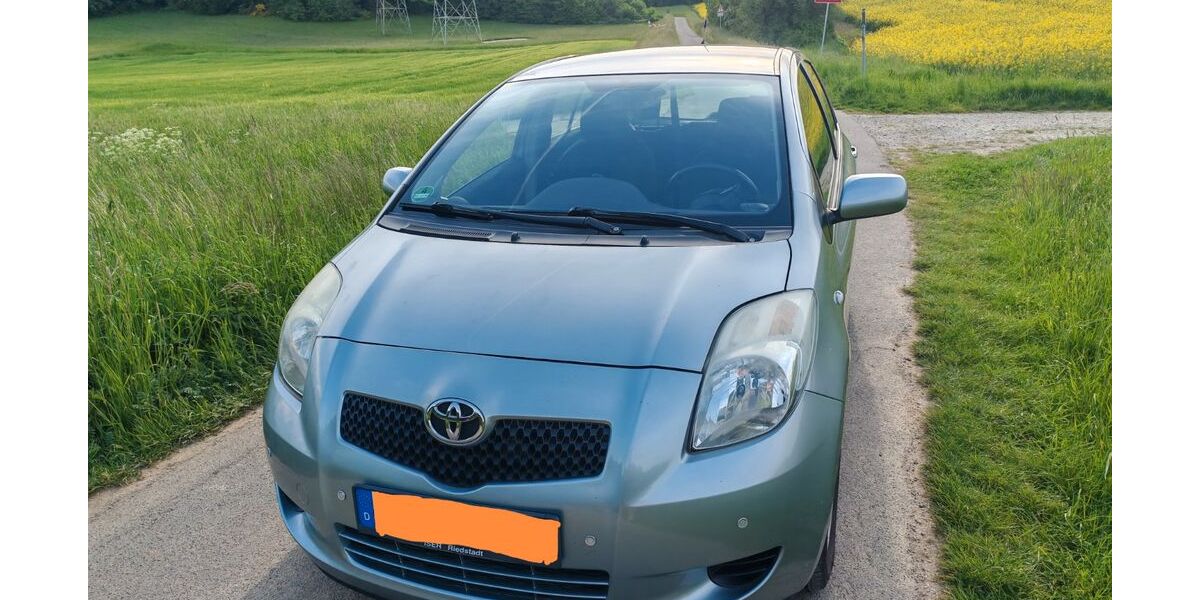 Toyota Yaris 86.500 km 6.500 &euro; Eppstein 65817