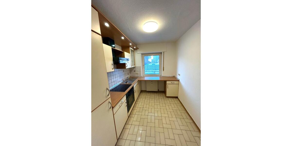 Frisch renoviert und viel Ruhe! 2 Zimmer Wohnung mit EBK und Balkon 2 zimmer