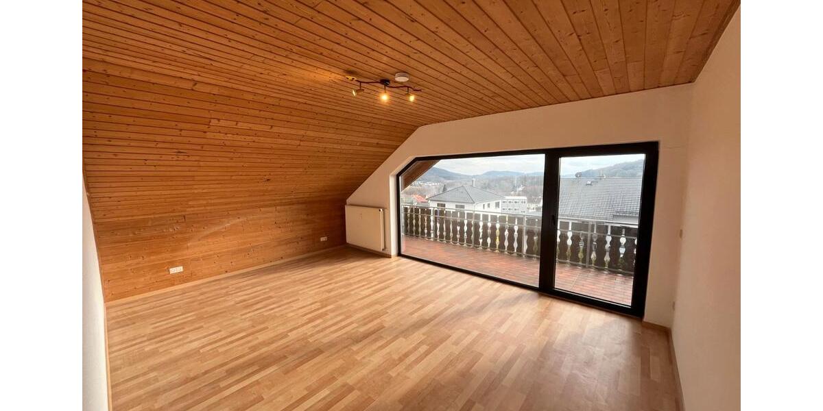 Dachgeschoßwohnung Abtsteinach - 3 Zimmer, 106 m&sup2;, 850&euro; | Angebot:26395156