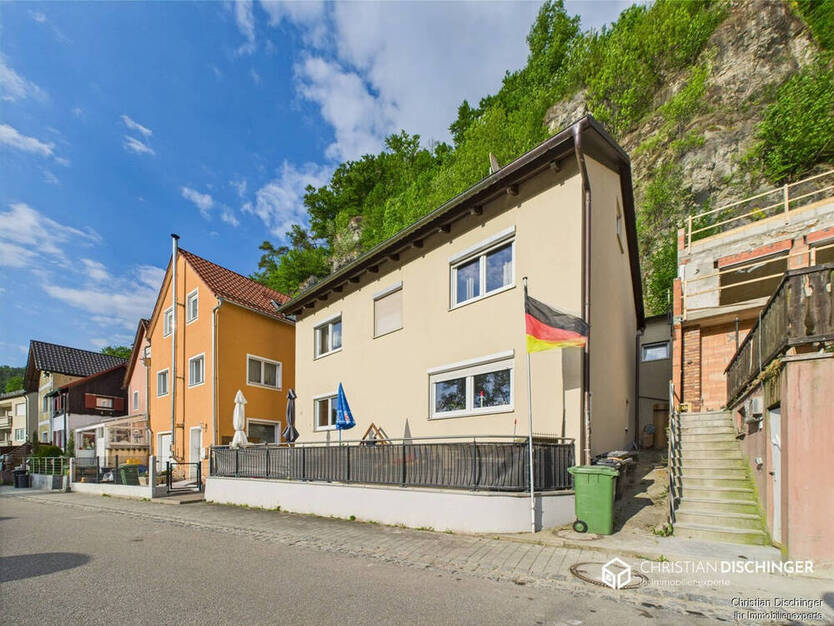 Ihr Traum vom Eigenheim - Zweifamilienhaus in idyllischer Lage an der Naab