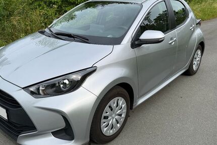 Toyota Yaris 19.000 km 13.790 &euro; Salzkotten 33154