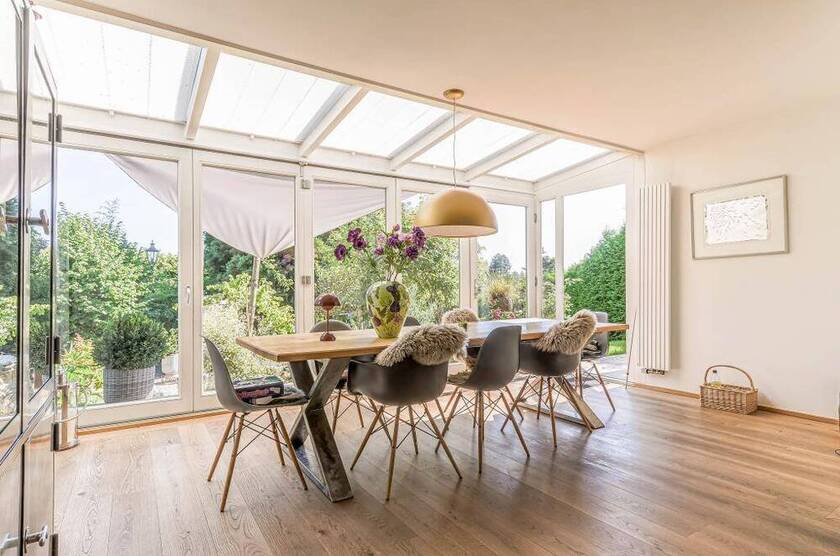 Exklusives Einfamilienhaus mit 2 EinliegerWohnungen* hochwertige Ausstattung * großzügige Raumaufteilung * Wellnessbe...