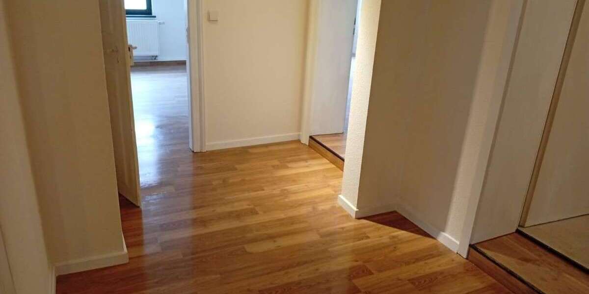 Etagenwohnung Naumburg - 3 Zimmer, 65 m&sup2;, 450&euro; | Angebot:25625552