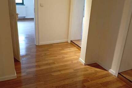 Wohnung Naumburg - 3 Zimmer, 65 m&sup2;, 450&euro; | Angebot:25625552