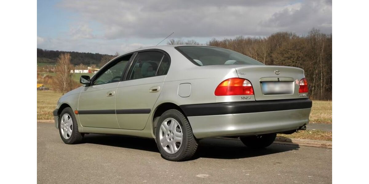 Toyota Avensis 70.900 km 2.400 &euro; Eisenberg 07607