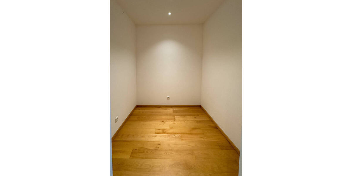 Etagenwohnung Rosenheim Innenstadt - 4 Zimmer, 132 m&sup2;, 1.980&euro; | Angebot:26361248