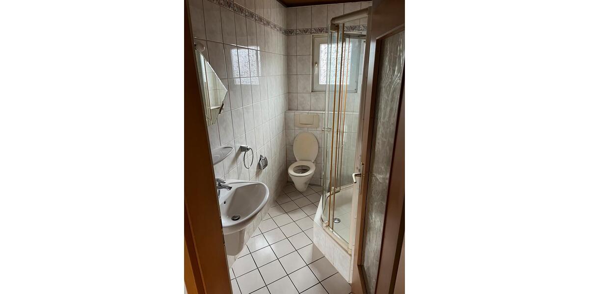 Einfamilienhaus Quierschied - 8 Zimmer, 180 m&sup2;, 250.000&euro; | Angebot:25273287