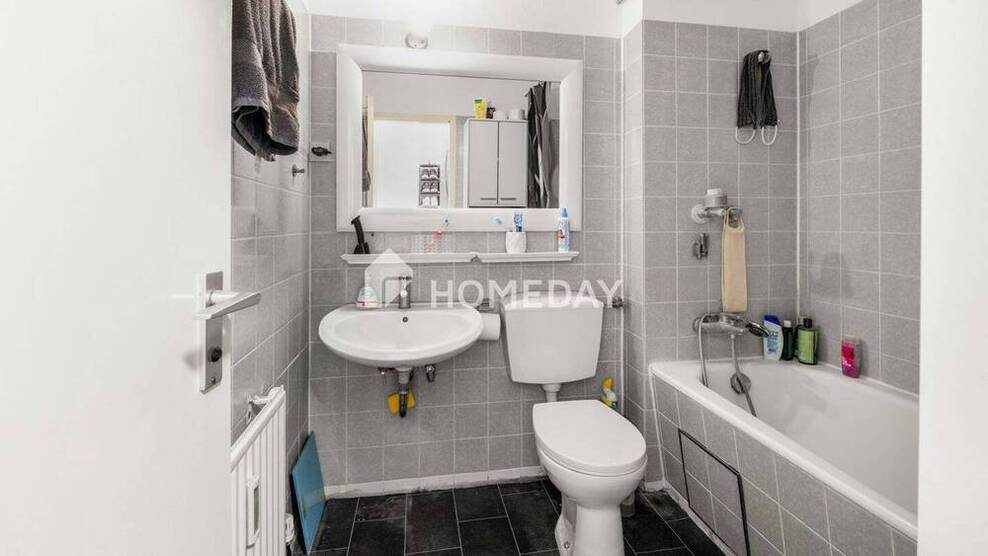 Helle 2-Zimmer-Wohnung mit Loggia und TG-Stellplatz