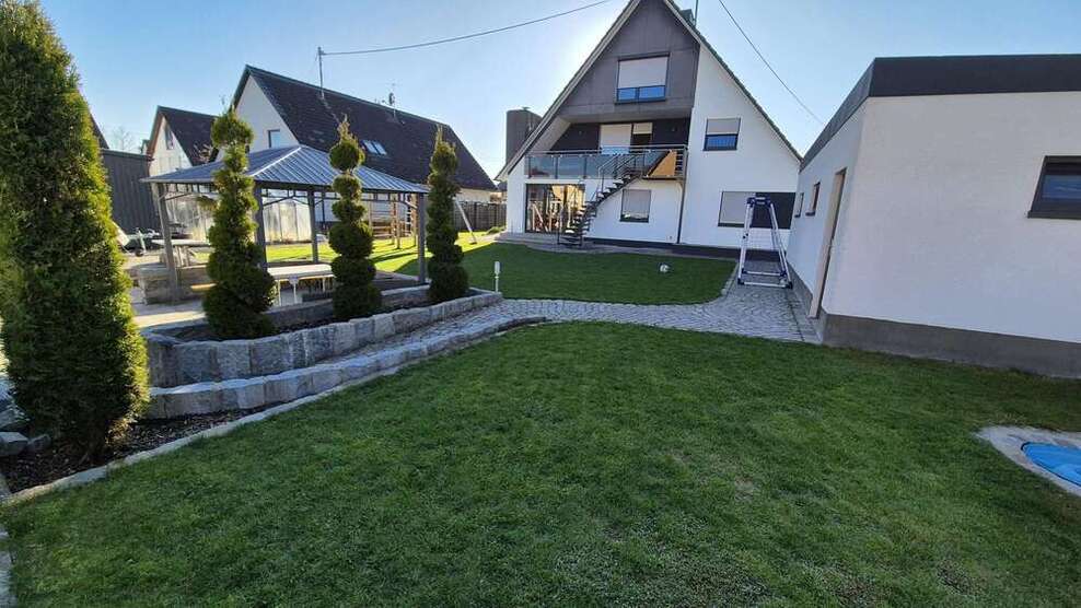 Haus zum Kaufen in Königsbrunn 1.550.000 € 320 m² 10 zimmer