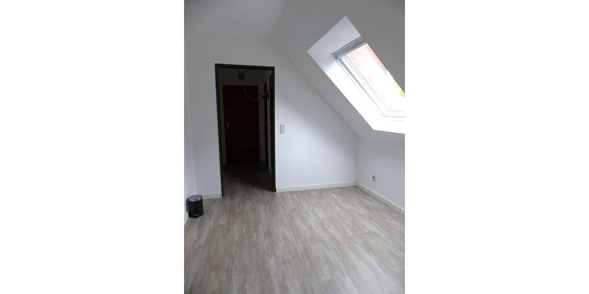 Dachgeschoßwohnung Leer (Ostfriesland) - 3 Zimmer, 90 m&sup2;, 780&euro; | Angebot:26424702