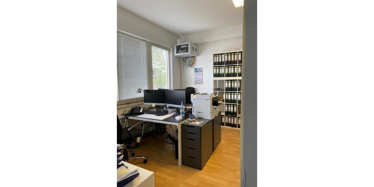 Großzügige Büro- Praxisfläche in zentraler Lage zimmer