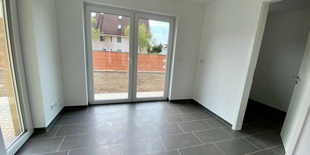 Einziehen und Wohlfühlen! Haushälfte mit Fußbodenheizung, Garage und Garten zu verkaufen! 4 zimmer