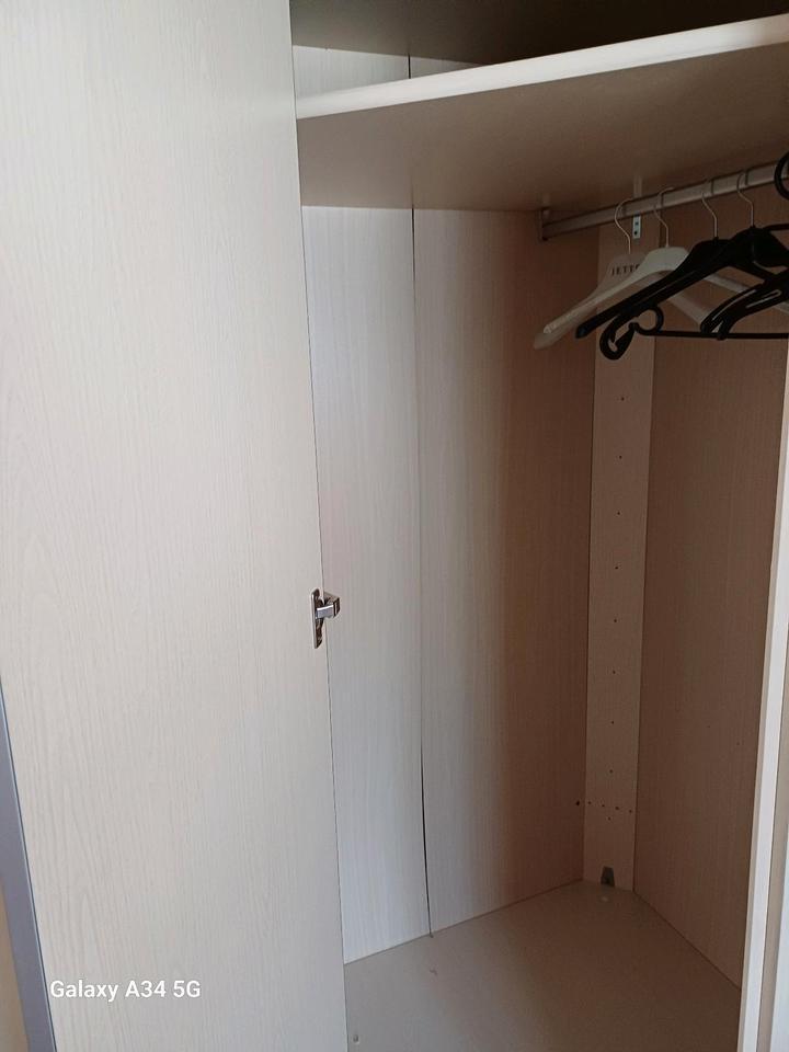 möbliertes Zimmer