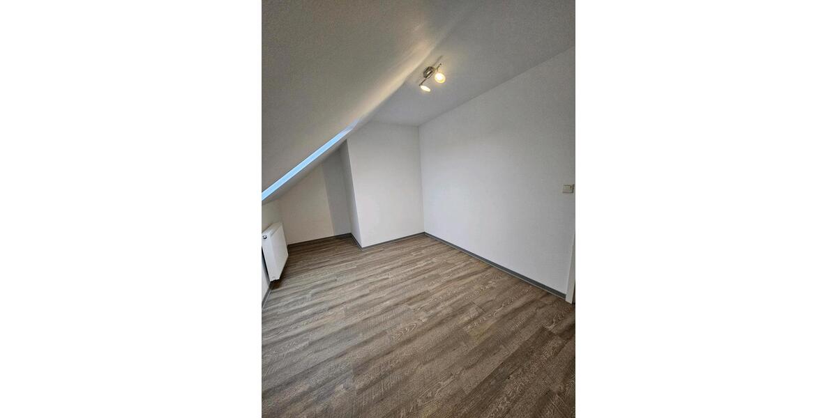 Dachgeschoßwohnung Apen - 3 Zimmer, 70 m&sup2;, 850&euro; | Angebot:25404096