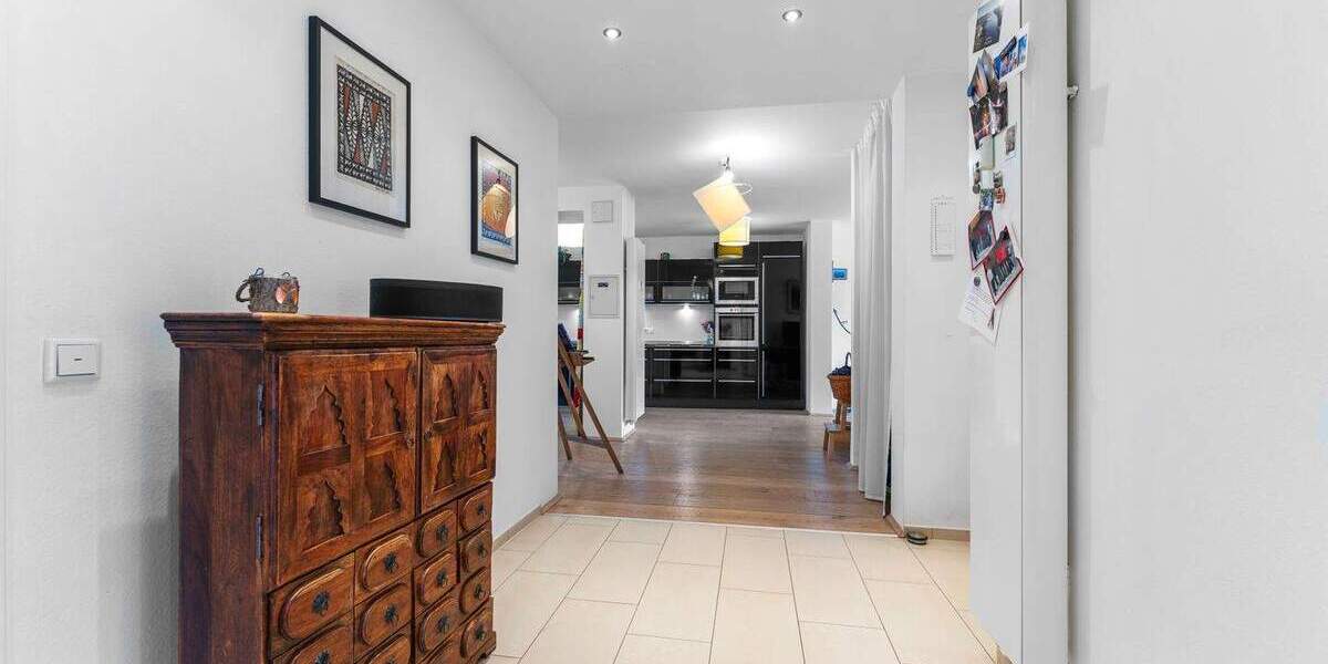 Gehobene Ausstattung und barrierearm: Großzügige 4-Zimmer-Wohnung mit Garten in Bestlage von Refrath 4 zimmer