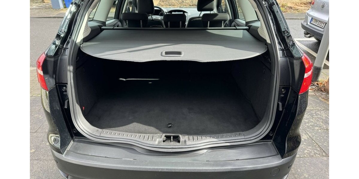 Ford Focus Klima Navi Zahnr.+Wa.-PumpeNeu SR+WR 1.Hd. 115.000 km 6.900 &euro; Erftstadt 50374