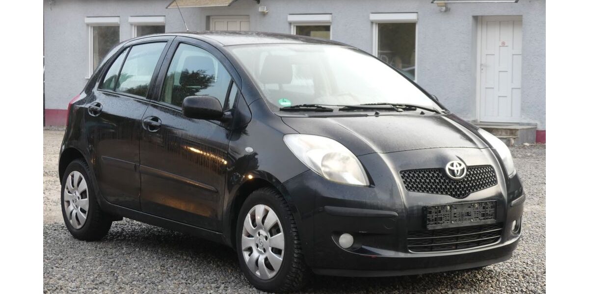 Toyota Yaris 56.152 km 5.990 &euro; ALTENSTEIG 72213