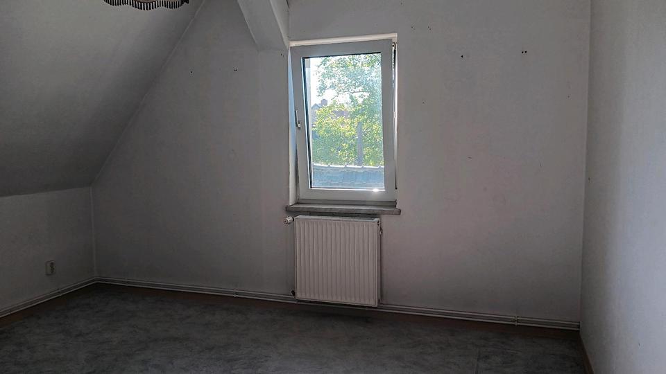Dachgeschoßwohnung Osternienburger Land - 2 Zimmer, 45 m&sup2;, 260&euro; | Angebot:26399348