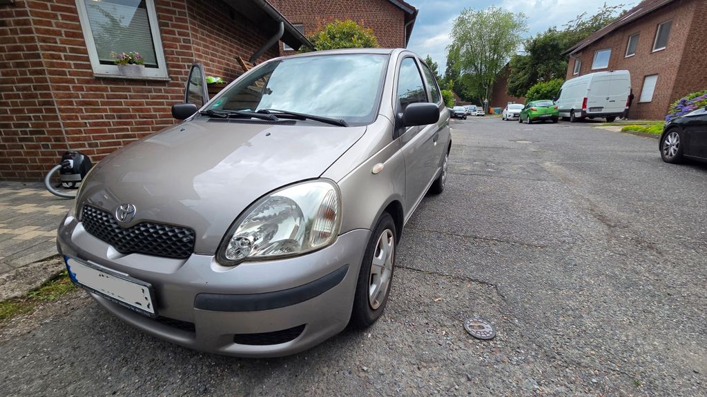 Toyota Yaris 109.000 km 2.999 &euro; Duisburg 47249