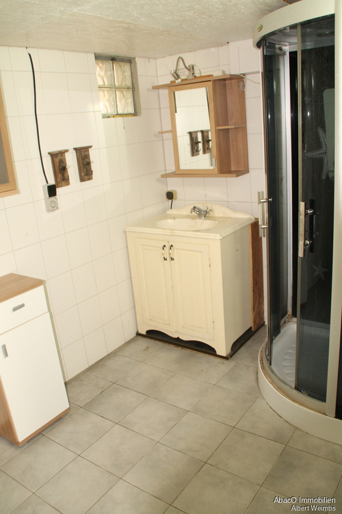 Haus: 2 Wohnungen, 2 Eingänge, 2 Terrassen. Platz für 2 Generationen! 6 zimmer