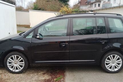 VW Touran 143.700 km 4.950 € Hamburg 21073