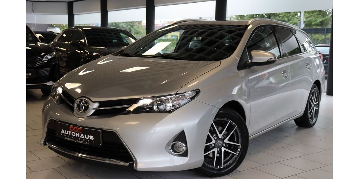 Toyota Auris 141.000 km 8.990 &euro; Köln 51149