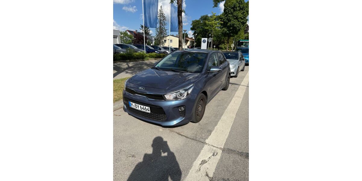 Kia Rio 59.682 km 9.500 &euro; München 81737