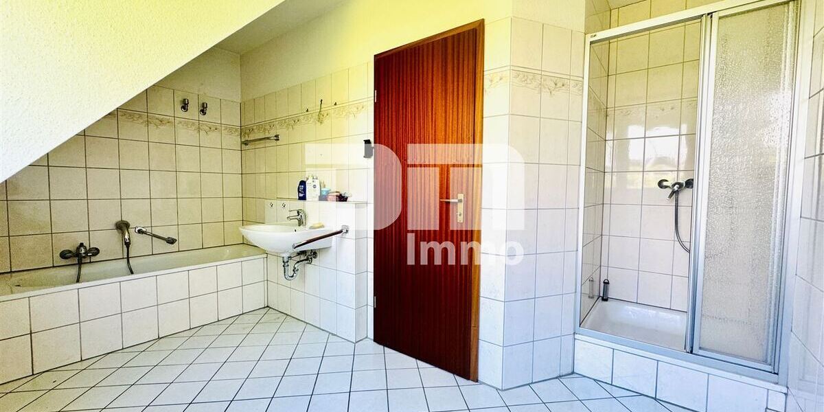 Charmantes Wohnglück - Ihr neues Zuhause mit Carport Terrasse und großem Gartenbereich - Doppelhaushälfte Rosdorf | Angebot:26770582